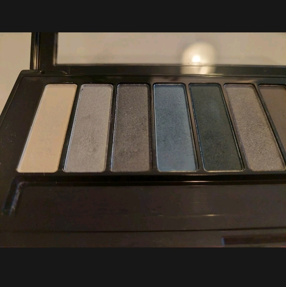 L'Oréal Paris La Palette Noir - Picture 3 of 6